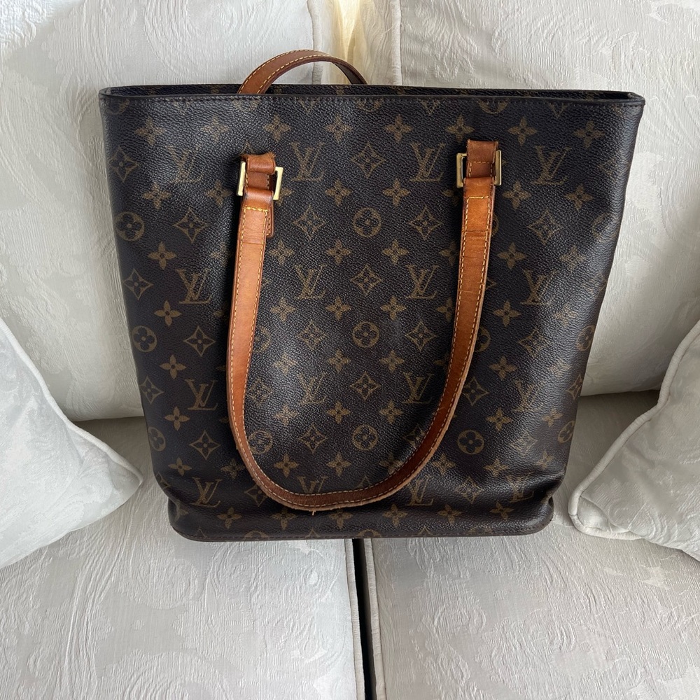 Authentic Louis Vuitton tote. One side of the Strap is loose but an easy fix.